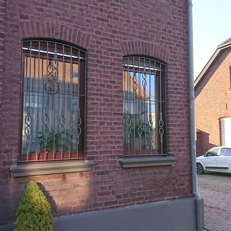 Fenstergitter mit Zierstäben